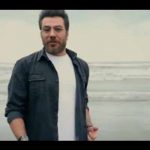 دانلود اهنگ من از همه عاشقترم عشقم رو دستکم نگیر
