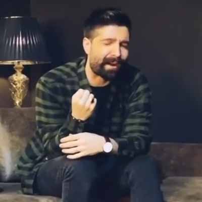 دانلود اهنگ چی بهتر از اینکه دست تو شال دور گردنم باشه