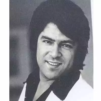 دانلود آهنگ احمد ظاهر بوسه ها طلب میکند