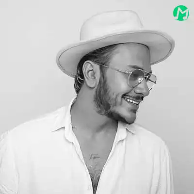 دانلود آهنگ هر جا میرم پشت سرم صفحه میذارن