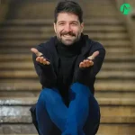دانلود آهنگ حالم به چشمان تو پیوند خورده دنیا مرا بعد تو از یاد برده