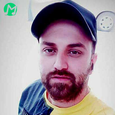 دانلود آهنگ من که غرقم توی درد و غمام کاری به کار کسی ندارم