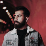 دانلود آهنگ تو نیستی ولی خاطره هات هوامو داره