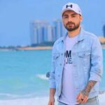 دانلود آهنگ ساده میپوشه ساده میگرده با همین کاراش عاشقم کرده