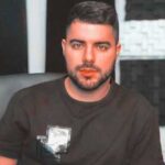 دانلود آهنگ منو از اشکام بشناسم که بفهمی روت حساسم