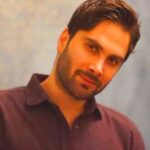 دانلود آهنگ دل من به بودن تو گرمه لباسم تو بوی تو غرقه / متن
