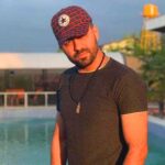 دانلود آهنگ رو میزنه عکسش دلم داره بش رو میزنه / کامل 320