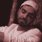 دانلود آهنگ میزنی زخم به قلبی سینا درخشنده
