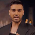 دانلود آهنگ عشق تو مثل يه بغضه تو گلوم گیر ميكنه Sina Derakhshande