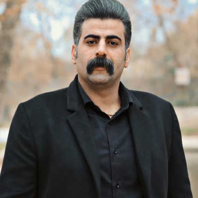 دانلود آهنگ مو هم روز و شو فکر و ذکرم تونی از مجید عزیزی (بختیاری / کلیپ اجرا زنده)