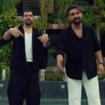 دانلود آهنگ ﻳﻪ دل ﻧﻪ ﺻﺪ دل ﻋﺎﺷﻘﻢ ﻣﻴﮕﻢ از دویار 2Yar / کلیپ و متن کامل دانلود آهنگ ﻳﻪ دل ﻧﻪ ﺻﺪ دل ﻋﺎﺷﻘﻢ ﻣﻴﮕﻢ از دویار 2Yar / کلیپ و متن کامل