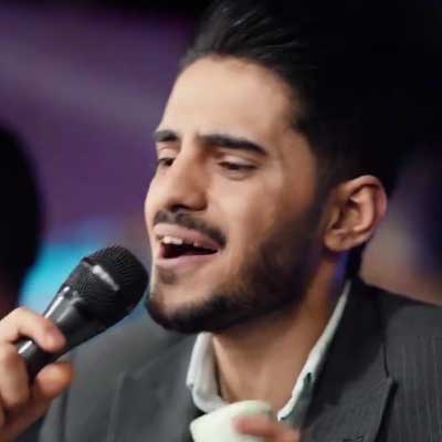 دانلود آهنگ یه قاب عکس از تو بغل میگیرم (کلیپ اجرای زنده عروسی) از اصغر علیزاده