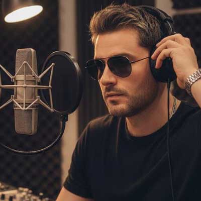 دانلود آهنگ دلخورم من از همه از مهدی احمدوند (بی خوابی / هوش مصنوعی + ورژن اصلی)