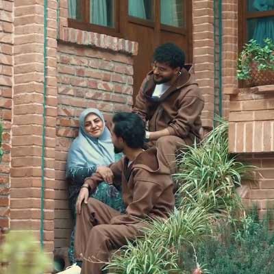 دانلود آهنگ مادر دورت بگردم از علی و سالار محمدی + کلیپ استوری